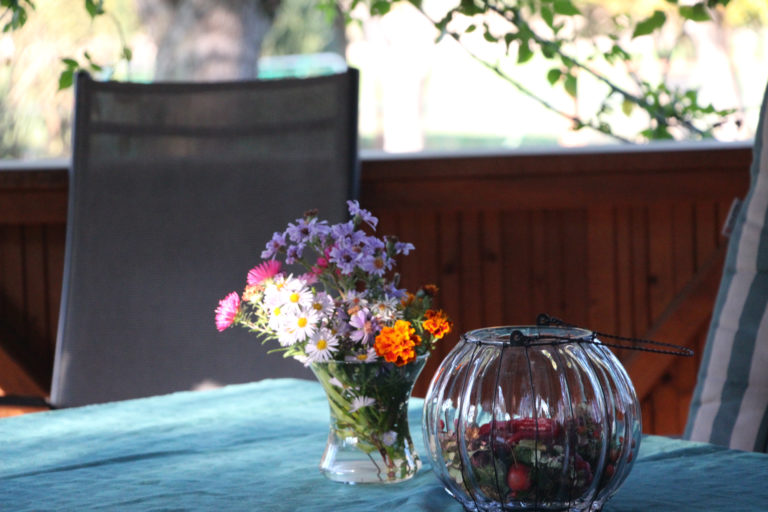 Blumen auf dem Tisch